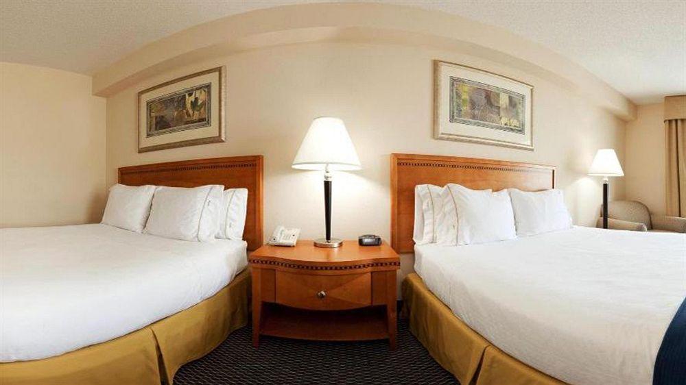 Holiday Inn Express Richmond-Brandermill-Hull Street By Ihg Esterno foto