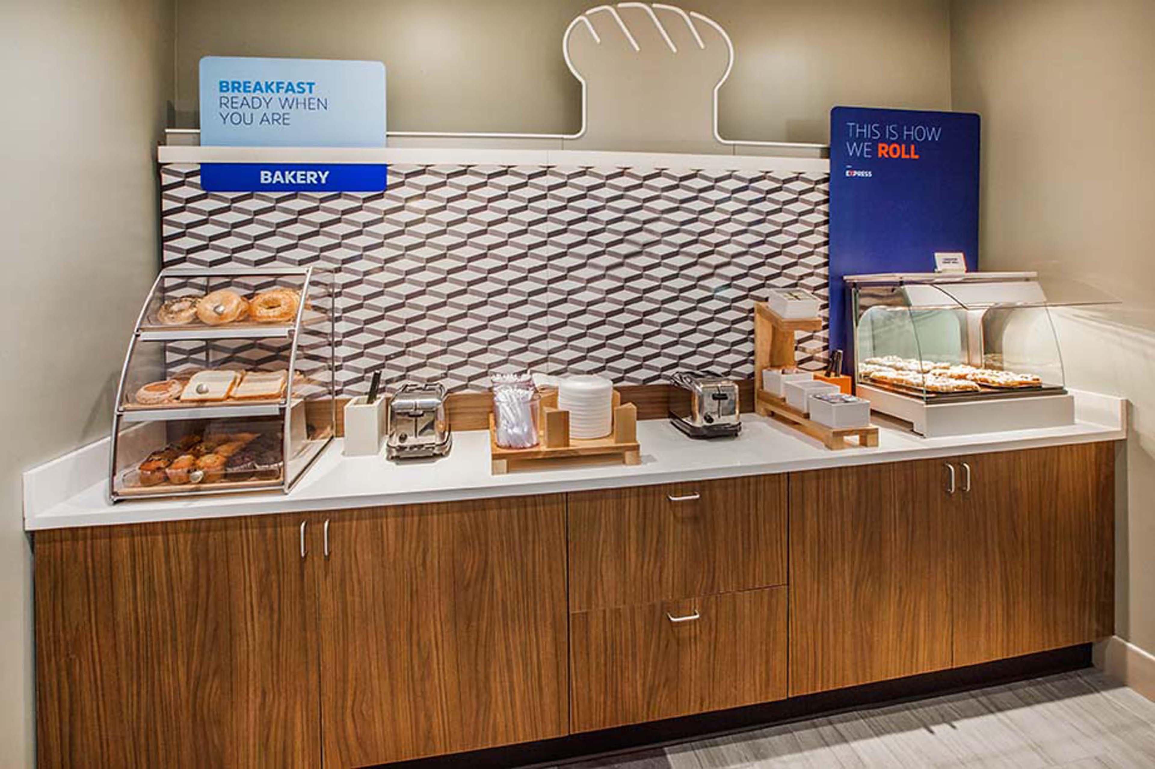 Holiday Inn Express Richmond-Brandermill-Hull Street By Ihg Esterno foto