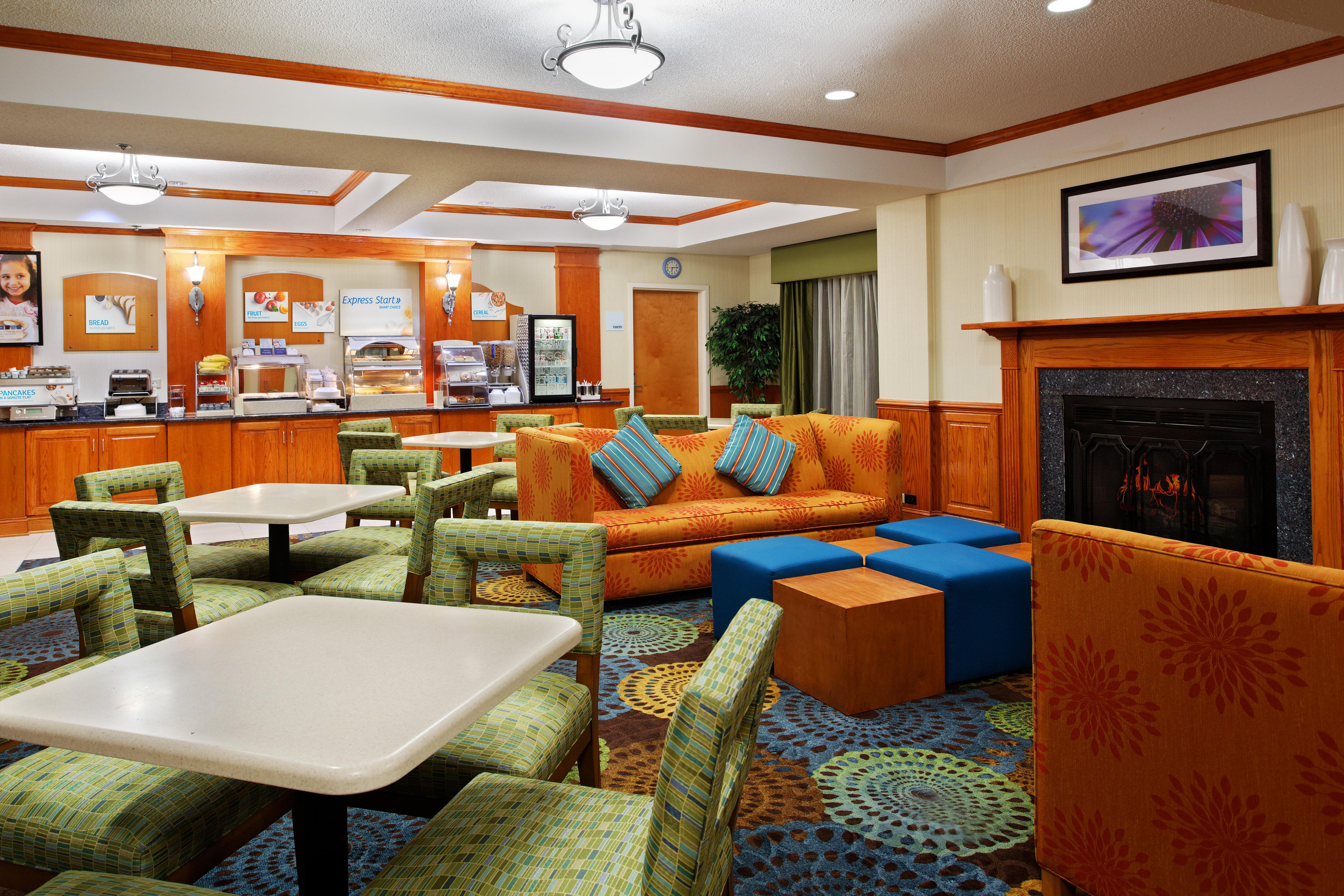 Holiday Inn Express Richmond-Brandermill-Hull Street By Ihg Esterno foto